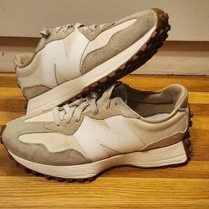 New Balance 327 Women's 10 Beige and White Sneakers